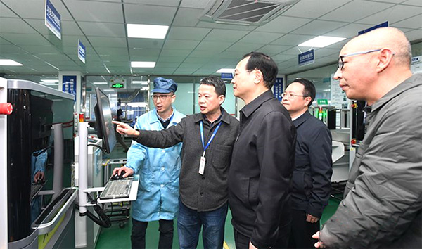 福建省委常委、福州市委書記林寶金一行蒞臨睿能科技調(diào)研(圖2)